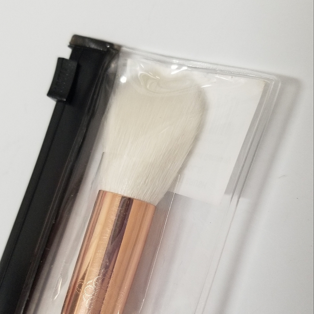 Zoeva Rose Golden 105 Luxe Highlight Brush NWT - Picture 3 of 7